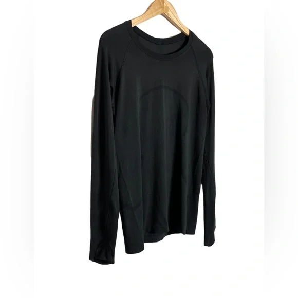 ✅SOLD-Lululemon | Swiftly Tech Crew Top Lunar New Year Shirt Thumbholes Black - Picture 5 of 9